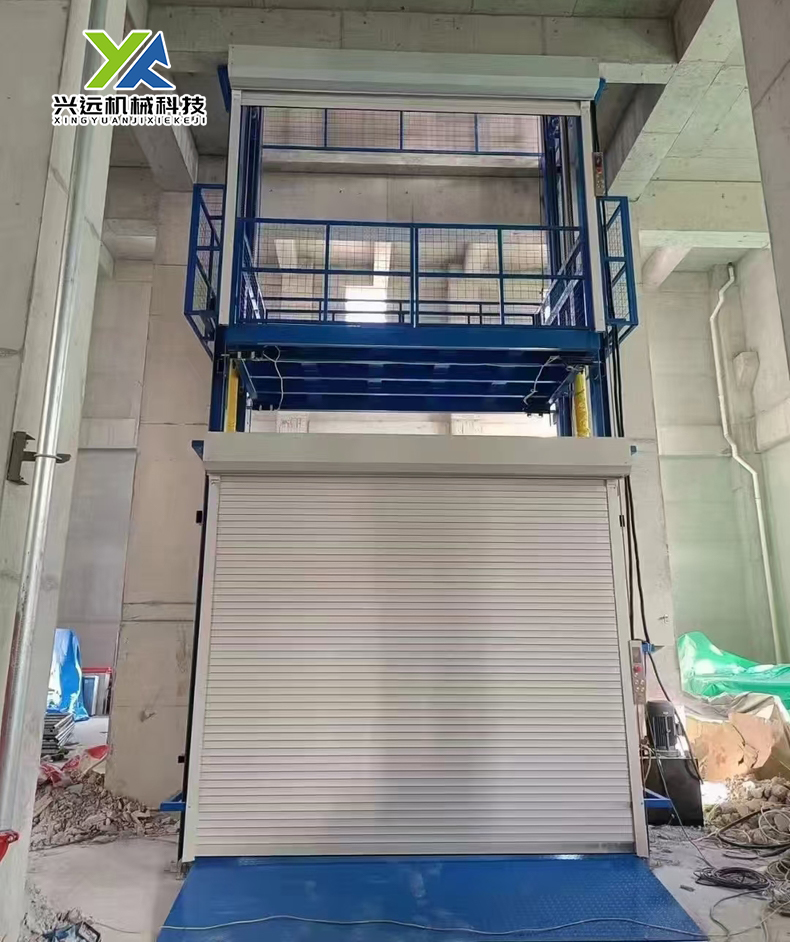 超市聯(lián)動卷簾門2噸升降機(jī)